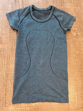 lululemon Swiftly Tech Short Sleeve Shirt - Heather Blue XS/S - Excellent